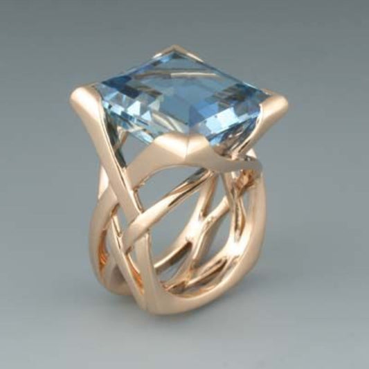 Lynor™ | Vintage Rose Gold Ring with Blue Zirconia – Soft Elegance